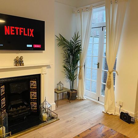 Newly Refurbished City Centre House With Parking エクセター エクステリア 写真