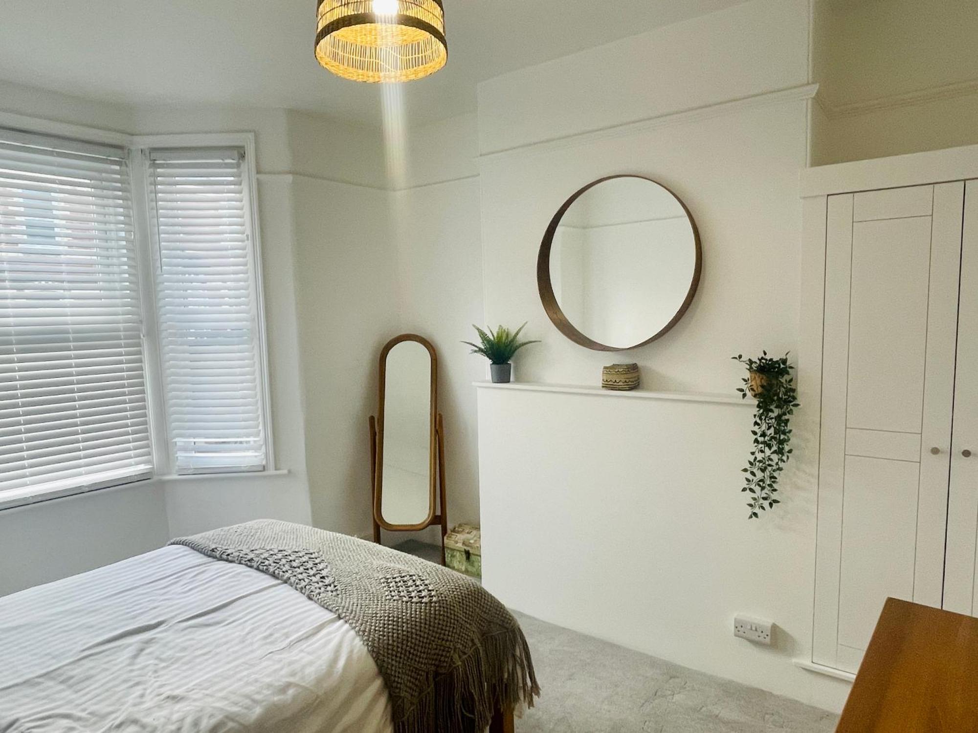 Newly Refurbished City Centre House With Parking エクセター エクステリア 写真