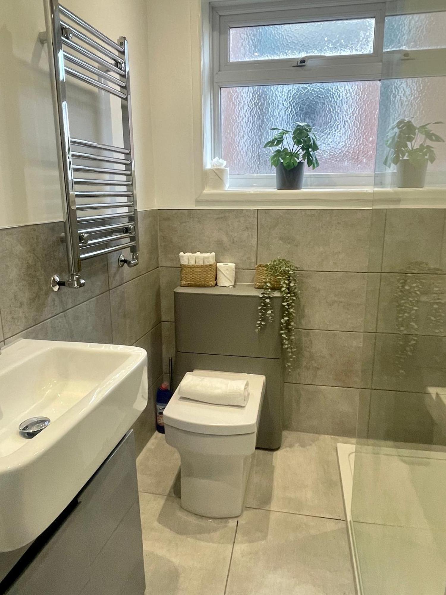Newly Refurbished City Centre House With Parking エクセター エクステリア 写真