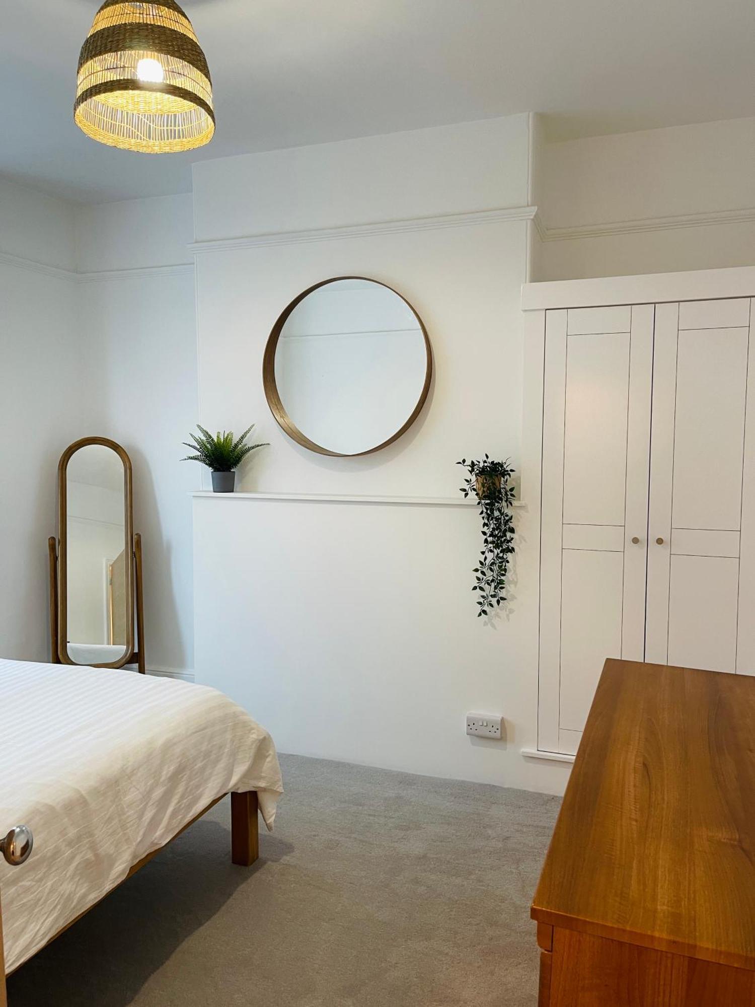 Newly Refurbished City Centre House With Parking エクセター 部屋 写真